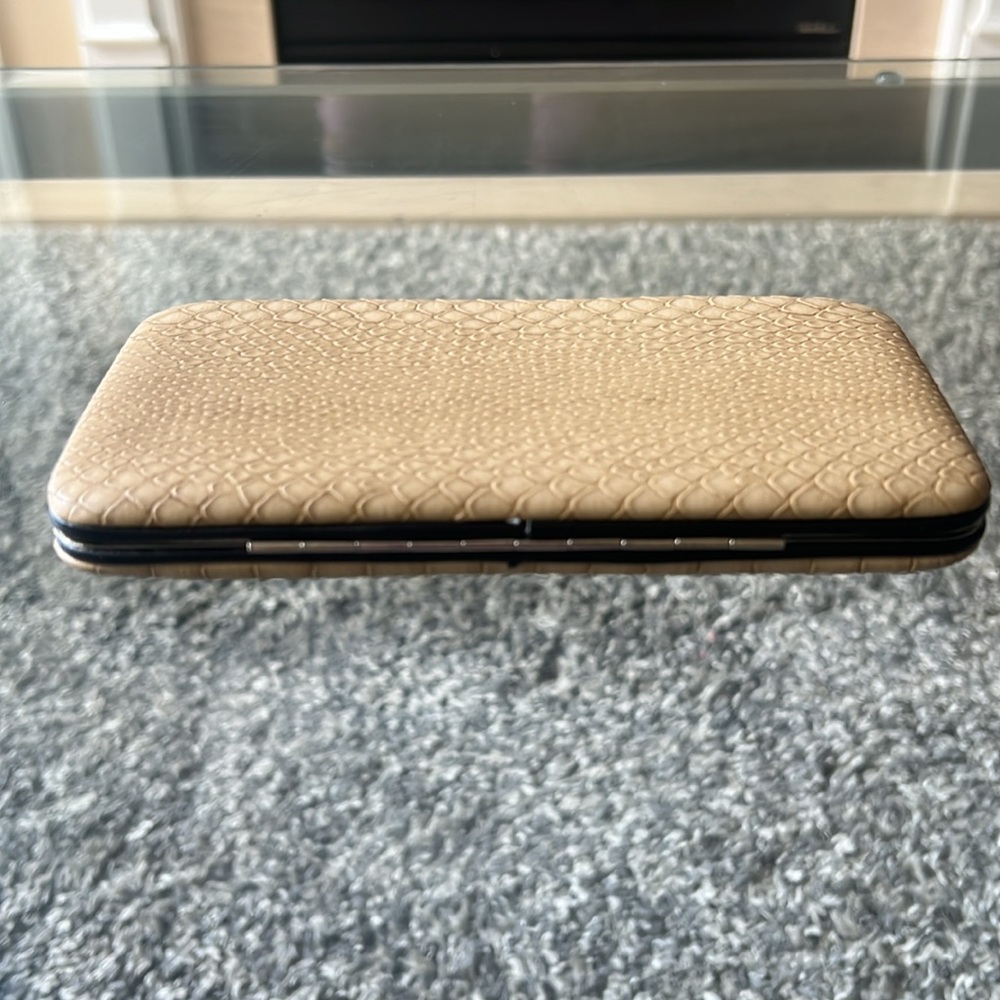 Nwt Beige Python Snakeskin Embossed Clasp Cluth - image 3